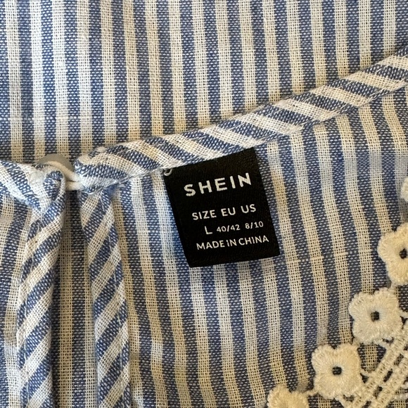 SHEIN Blue Striped Lace Yoke Flutter Sleeve Blouse Size Large - Picture 7 of 7